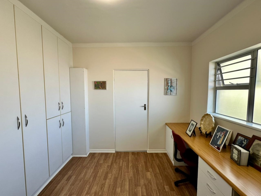 2 Bedroom Property for Sale in Sea Point Western Cape